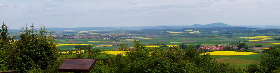 Blick in die Frühsommer-Landschaft um Bad Königshofen