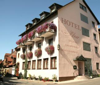 Hotel Ebner mit Balkonen